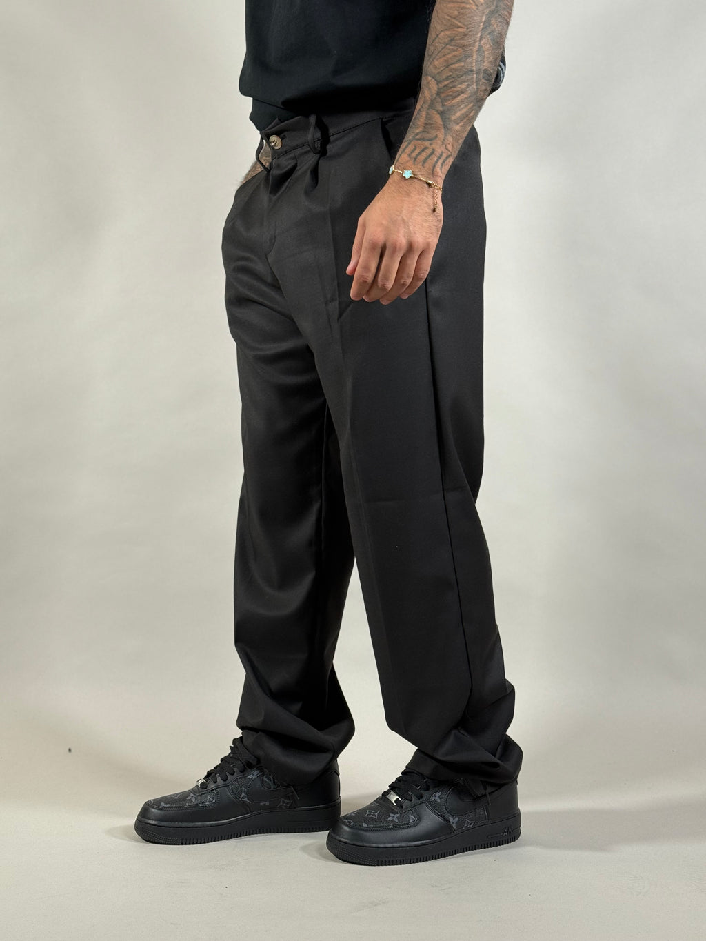 PANTA CAPRI BOTTONE NERO