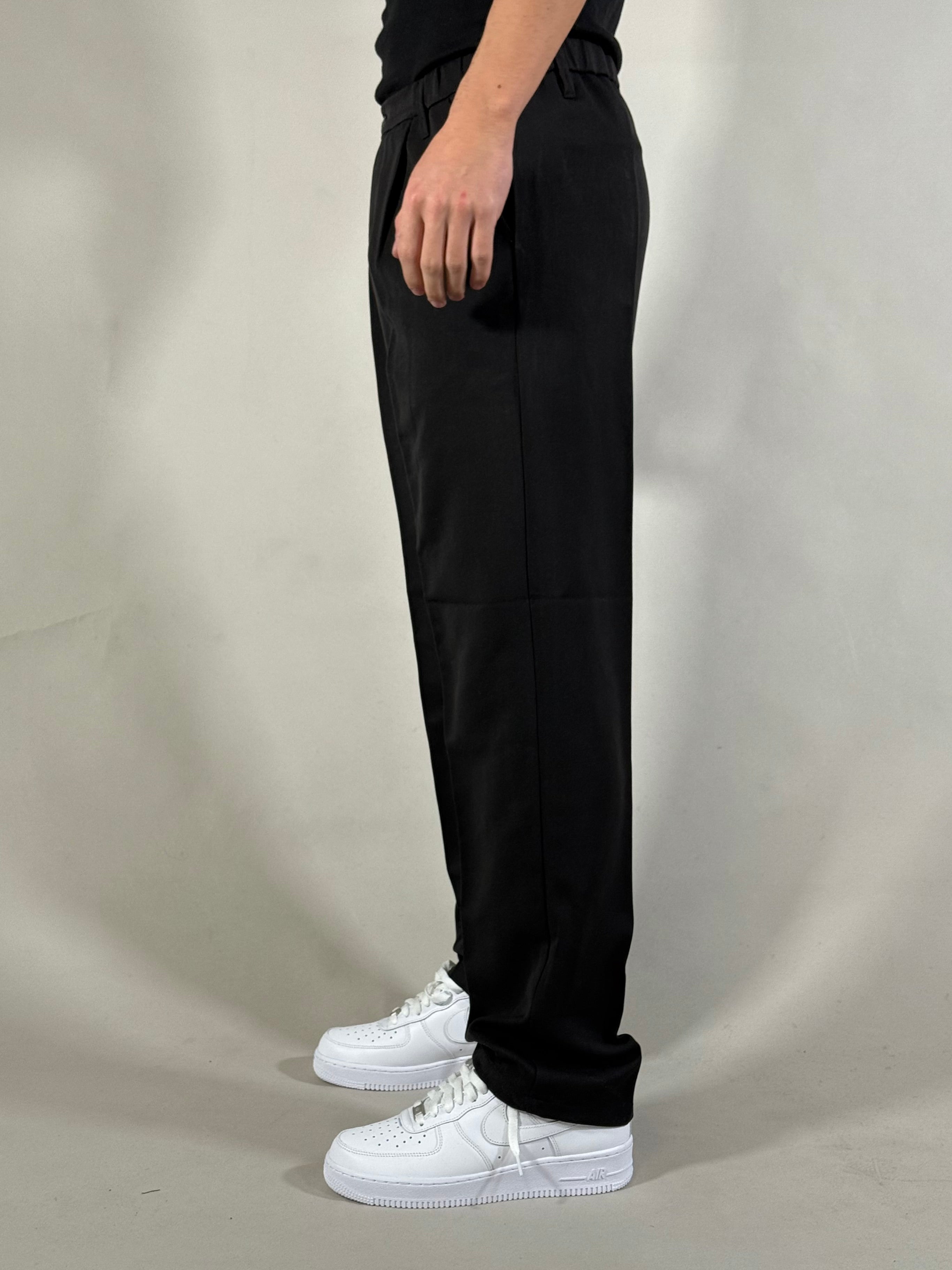PANTA CAPRI SEMI AMPIO NERO
